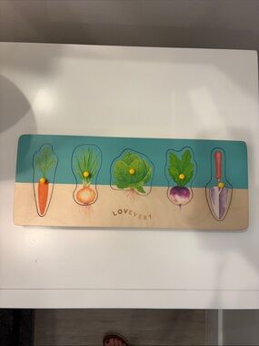 Lovevery Wooden Vegetable Peg Puzzle - Teal & Natural